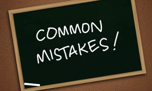a sign that says the words "Common Mistakes!"
